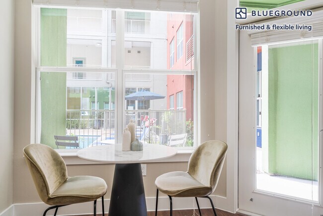 Foto del edificio - 1900 Simond Ave