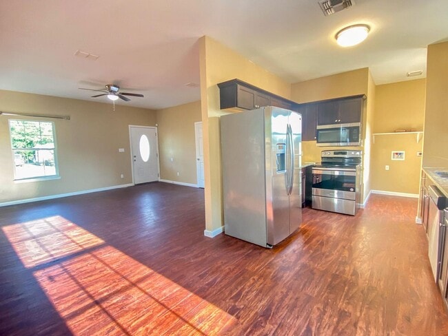 Building Photo - 153 Ivy Ave