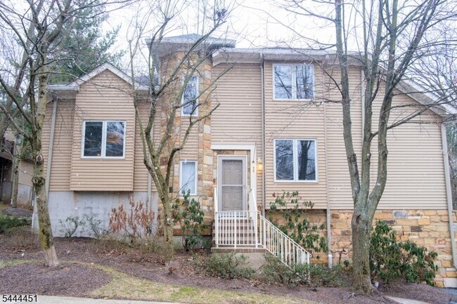 Building Photo - 55 Clarken Dr