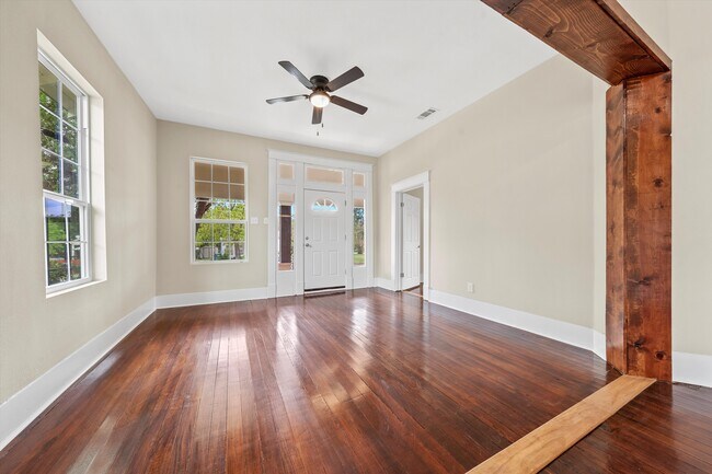 Building Photo - 1704 N 13th St