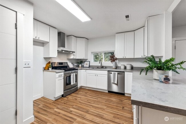 Foto del edificio - 35603 Military Rd S