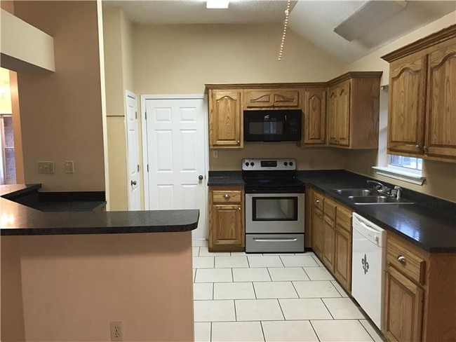 Building Photo - 204 Moonraker Dr