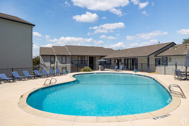 Building Photo - Peaks at Live Oak