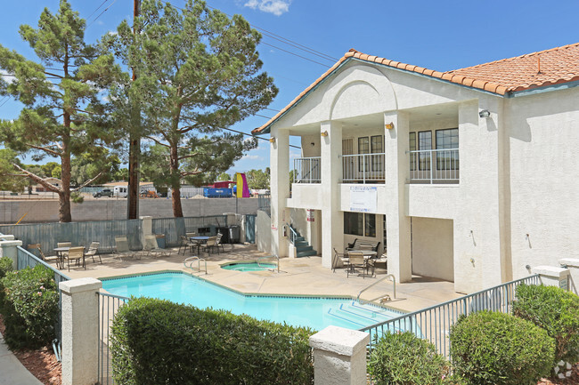 Piscina - Mandalay Bay Apartments