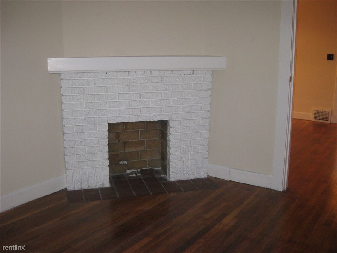 Primary Photo - 14305 Cedarwood Ave