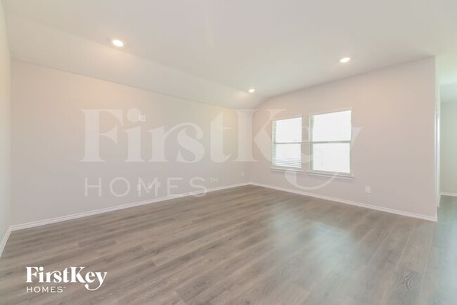 Foto del edificio - 1608 River Oak Ln