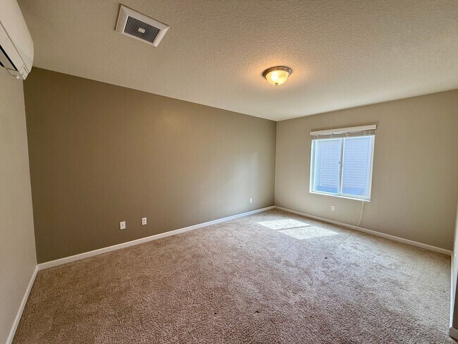 Foto del edificio - Lovely 3 bedroom/2.5 Bath Townhouse