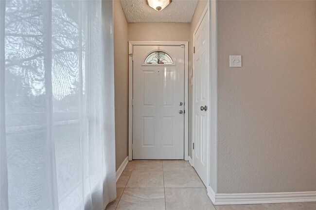 Foto del edificio - 20631 Burwood Cir