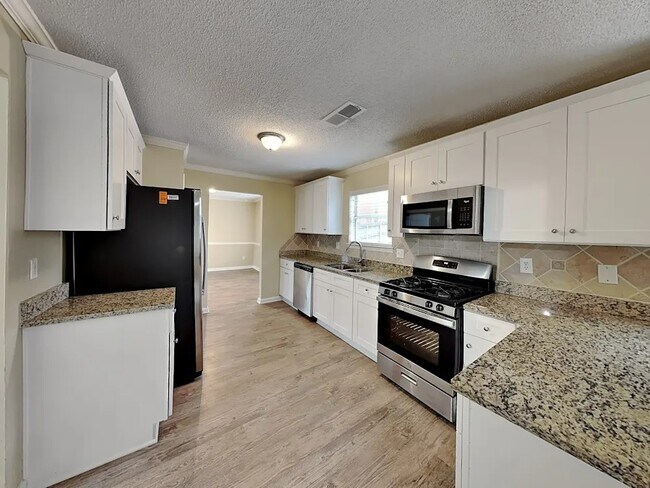 Foto del edificio - 408 Leafmore Rd SW