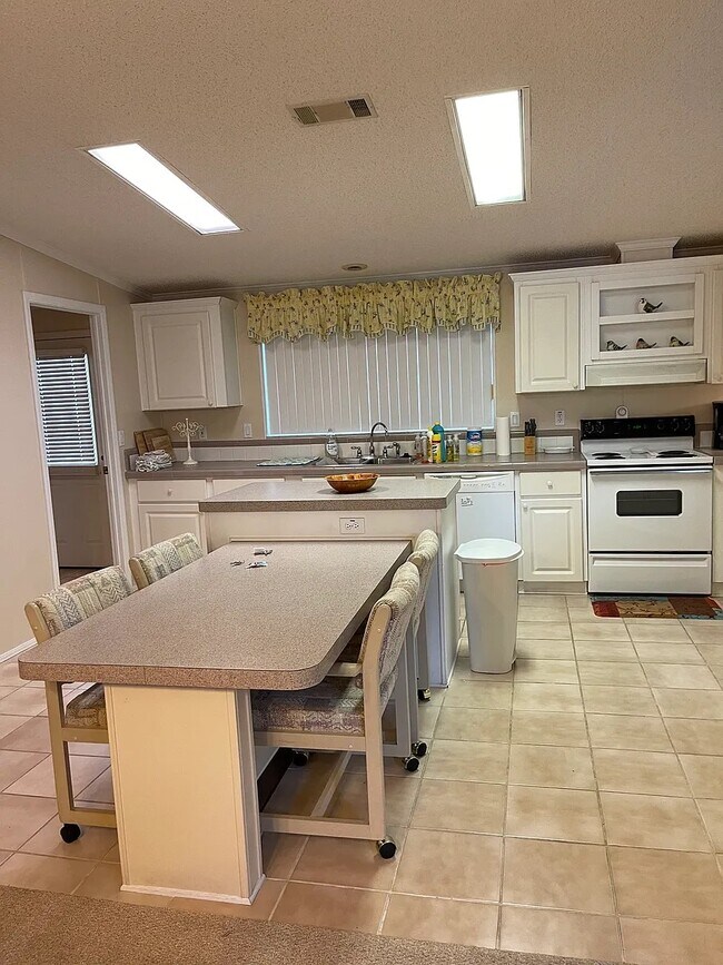 Building Photo - 11040 Mesquite Dr