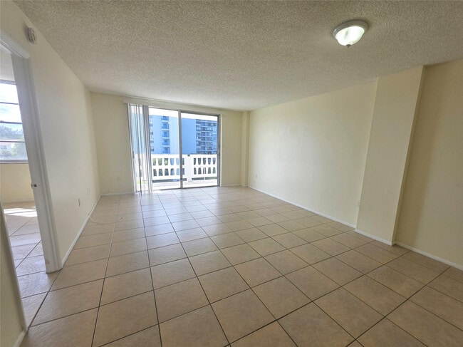 Building Photo - 15600 NW 7th Ave