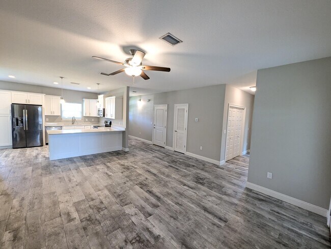 Foto del edificio - 2219 Wind Trace Rd N