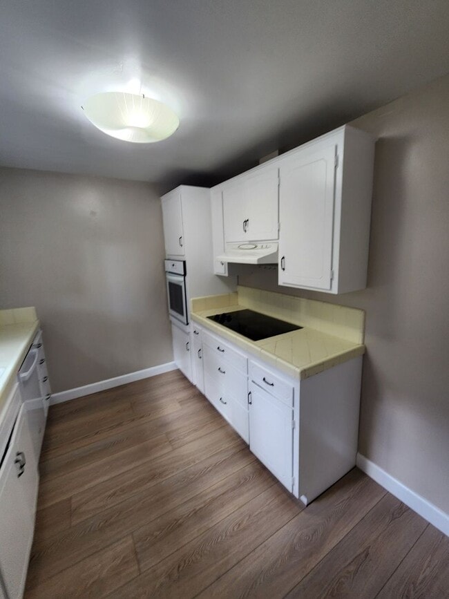 Building Photo - 2 bed/1 bath Condo in Cardiff - West of I-5