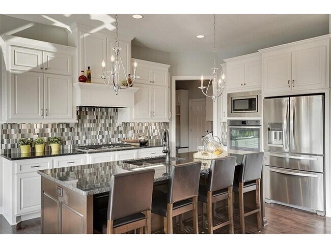 Building Photo - 5955 Black Oaks Ln N