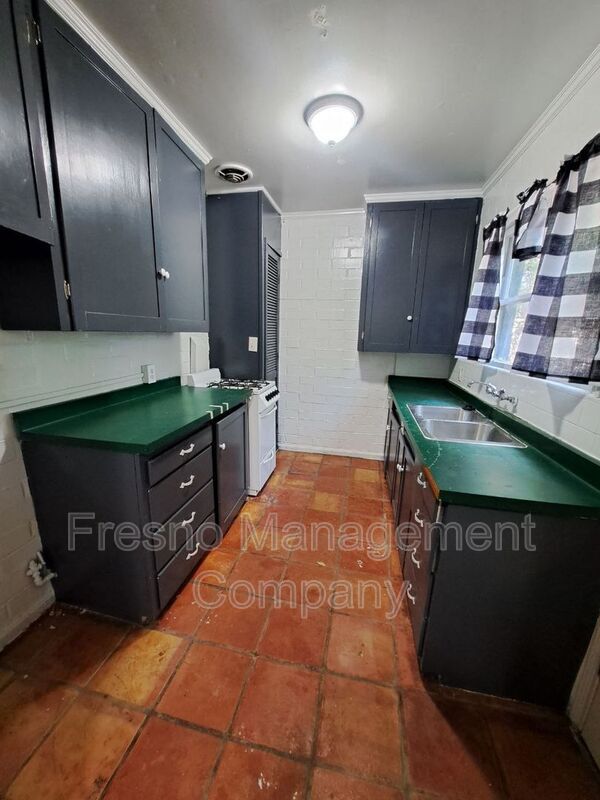 Foto del edificio - 2524-2540 N Maroa Ave