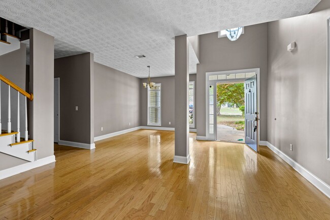 Foto del edificio - 4BR Home with Screened Porch Walkable to Downtown Senoia