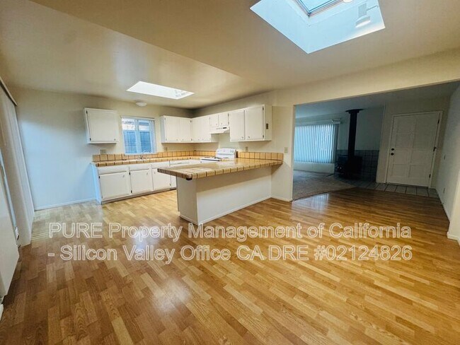 Foto del edificio - 115 Western Ct