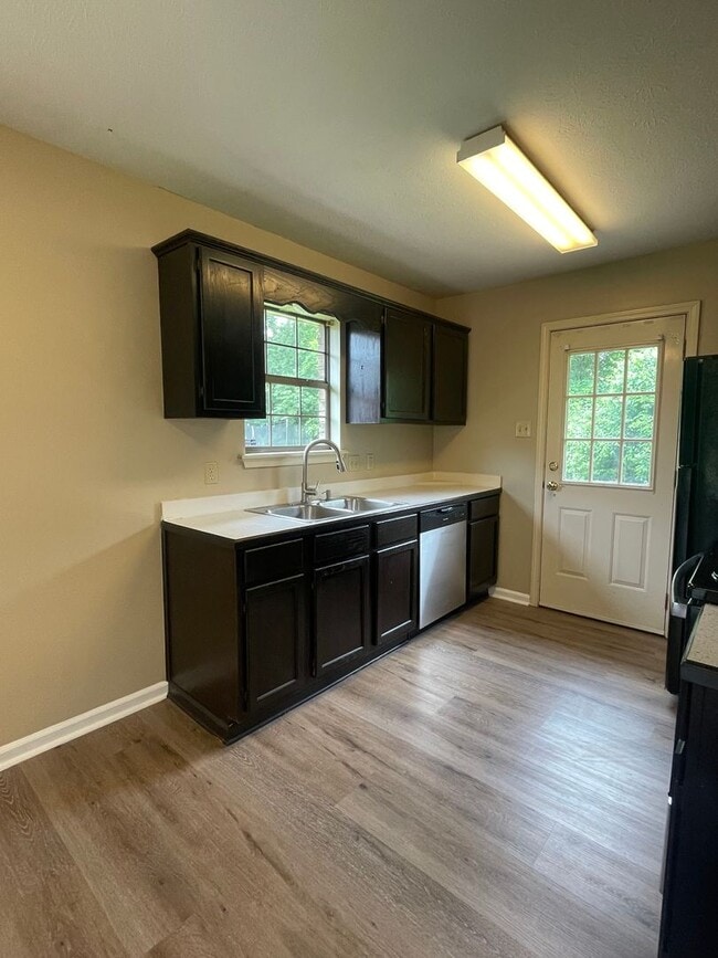 Building Photo - Home for Rent!