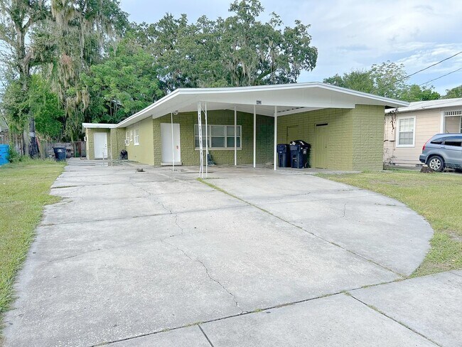 Building Photo - 817 Concord St