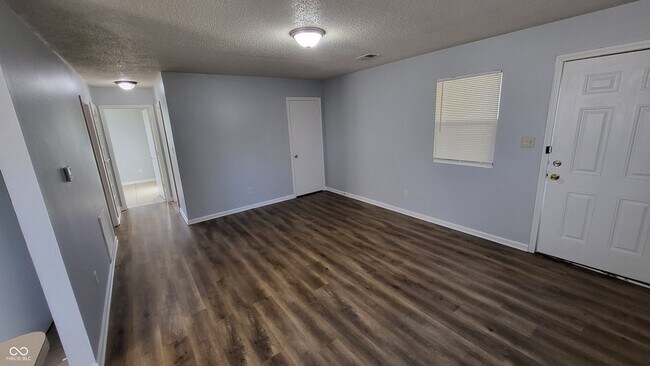 Building Photo - 6149 Commodore Dr