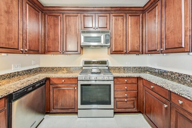 Building Photo - 420 E Waterside Dr
