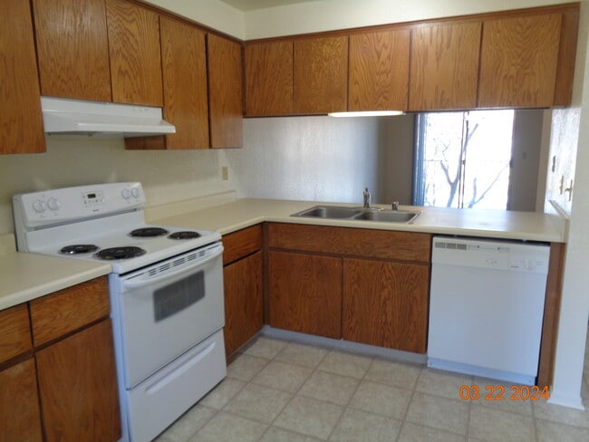Building Photo - Saliman Manor Apartments