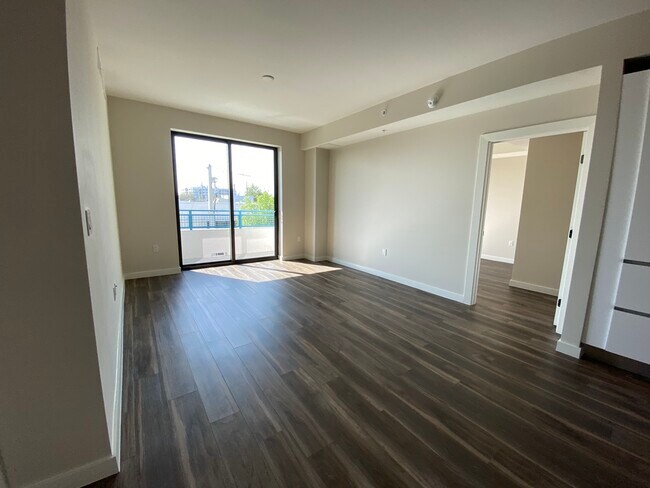 sala de estar - 500 NE 1st Ave