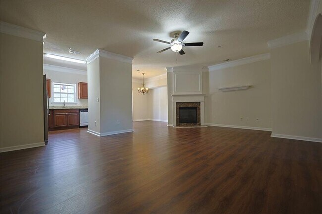 Building Photo - 220 Azalea Cir