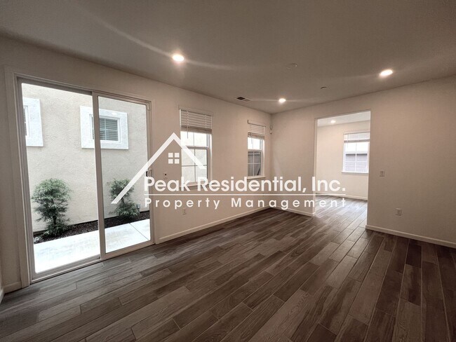 Foto del edificio - Brand New 3bd/2.5ba Woodland Home with 2 Car Garage