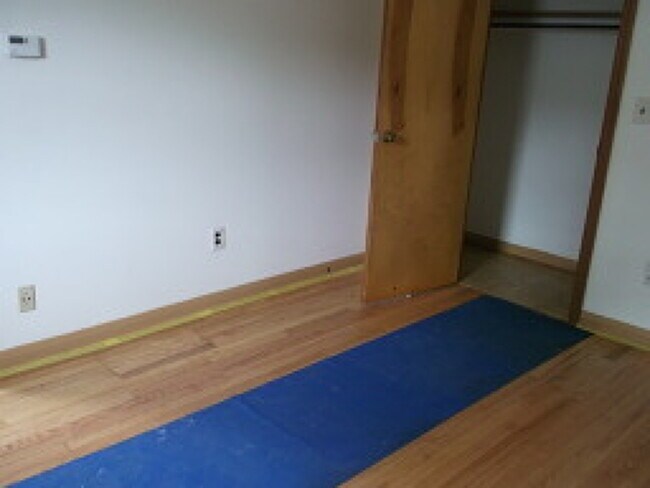 Building Photo - 6 3rd St