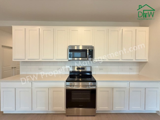 Foto del edificio - Spacious 4-Bedroom Home with Study & Large Backyard in Princeton, TX!