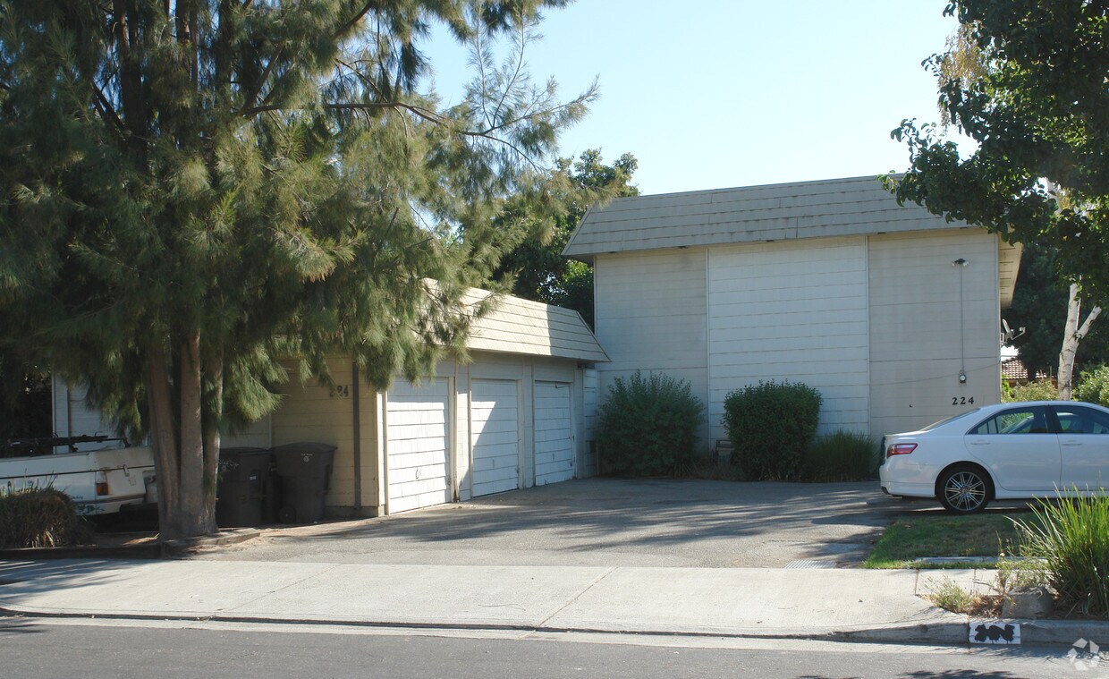 Primary Photo - 224 N Central Ave