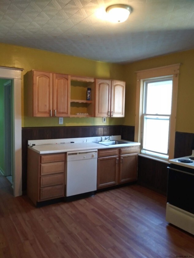Primary Photo - 1058 Forest Rd