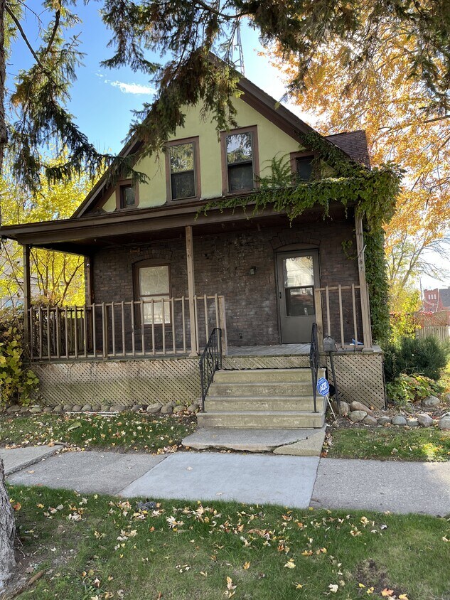 Primary Photo - 1757 Wood St