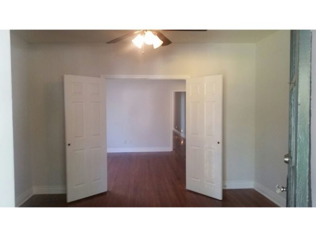 Foto del edificio - 5623 Woodlawn Pl