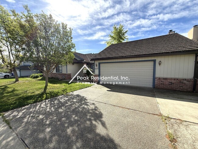 Foto del edificio - Wonderful Orangevale 4bd/2ba Home with 2 Car Garage!