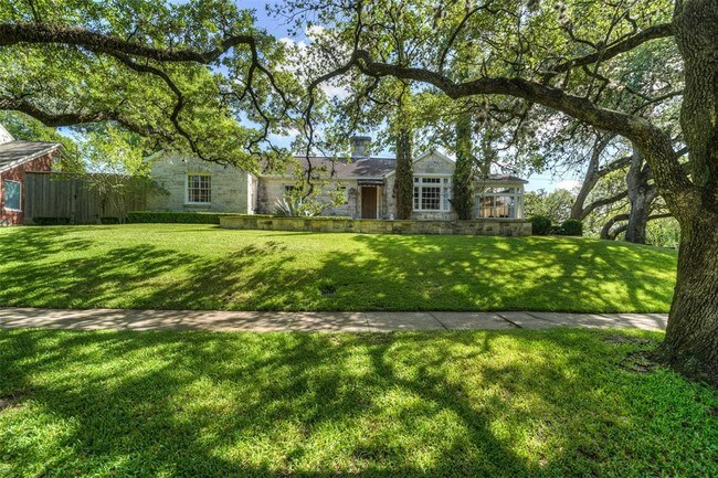 Foto del edificio - 6745 Meadowlawn St