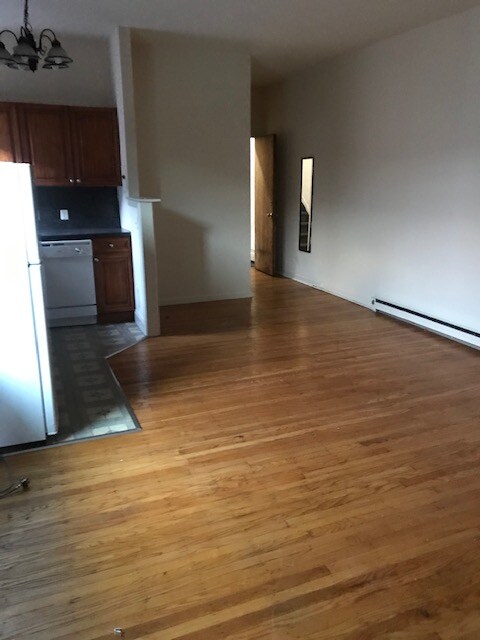 Primary Photo - 2106 Pine St