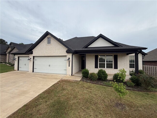 Building Photo - 805 Carlock Dr