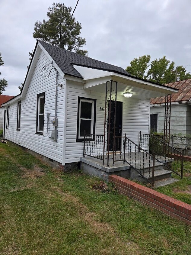 Primary Photo - 837 Beal St