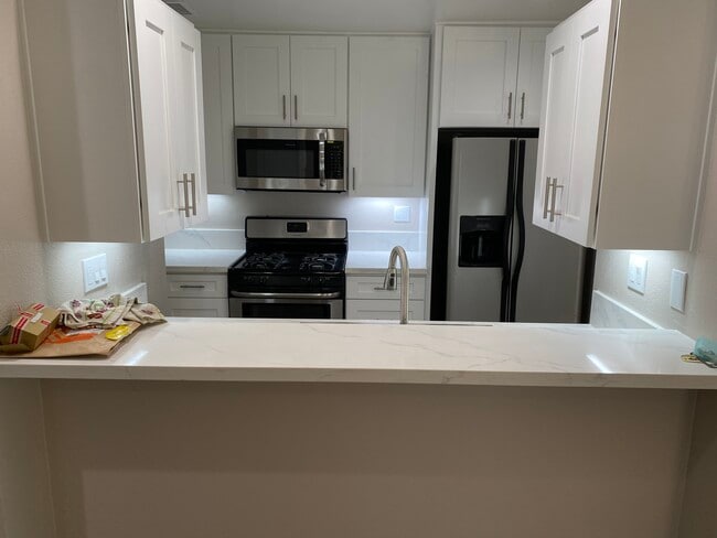 Breakfast Bar - 2304 Archwood Ln