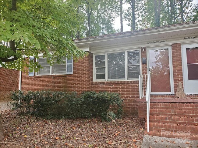 Foto del edificio - 3818 Winfield Dr