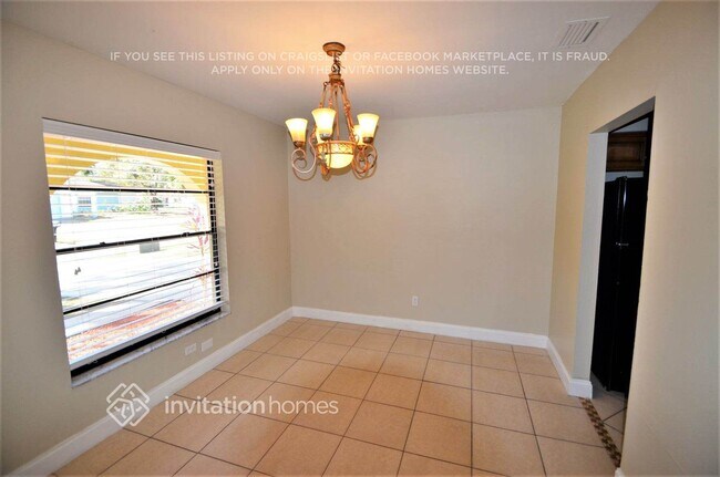 Foto del edificio - 1004 Highgrove Ct