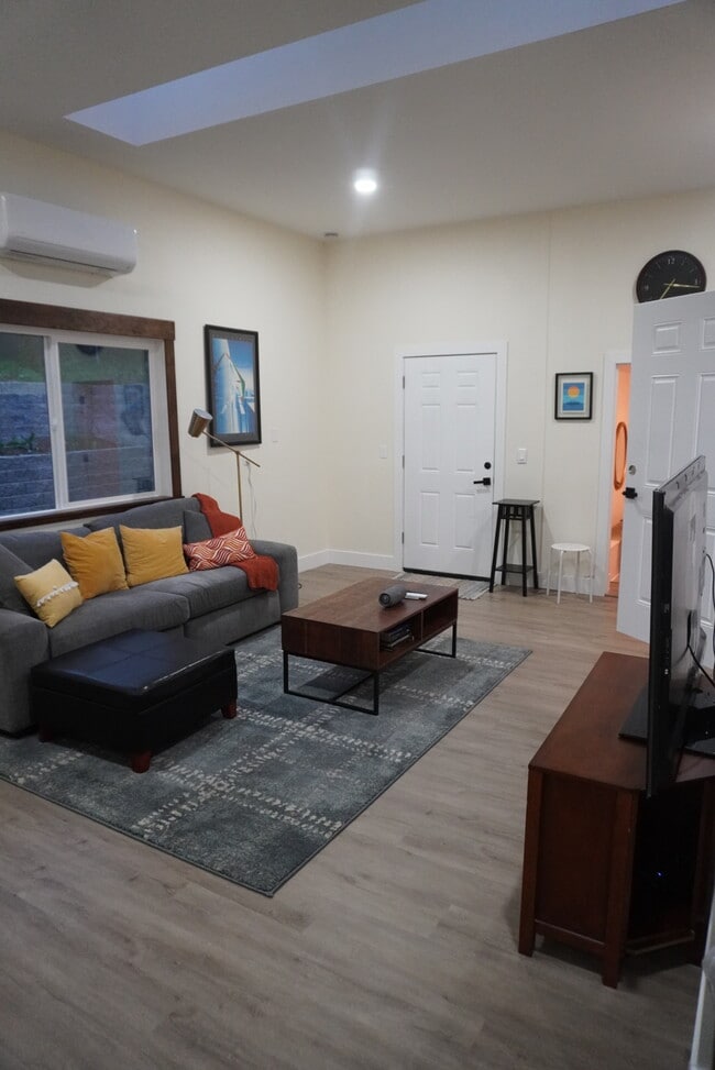 Foto del edificio - 18408 Occidental Ave S