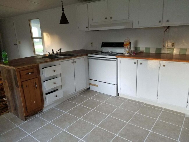 Building Photo - 12 Overridge Dr