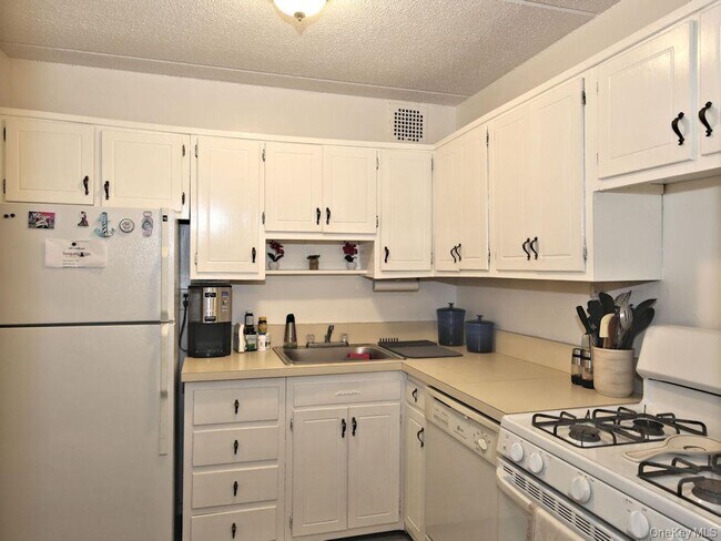 Foto del edificio - 480 Halstead Ave