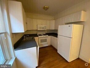 Building Photo - 316 S 43rd St