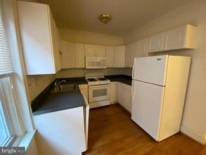 Building Photo - 316 S 43rd St