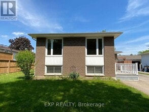 Building Photo - 92 Leaside Dr