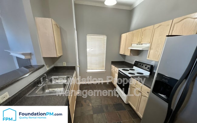 Building Photo - 6843 Wrigley Dr